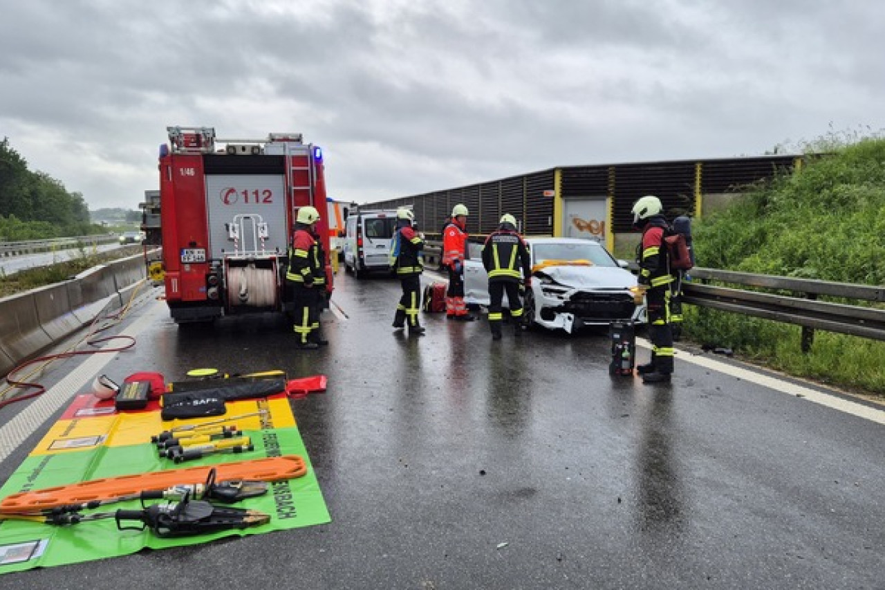Einsatz der Feuerwehr Allensbach: Dramatischer Verkehrsunfall auf B33!