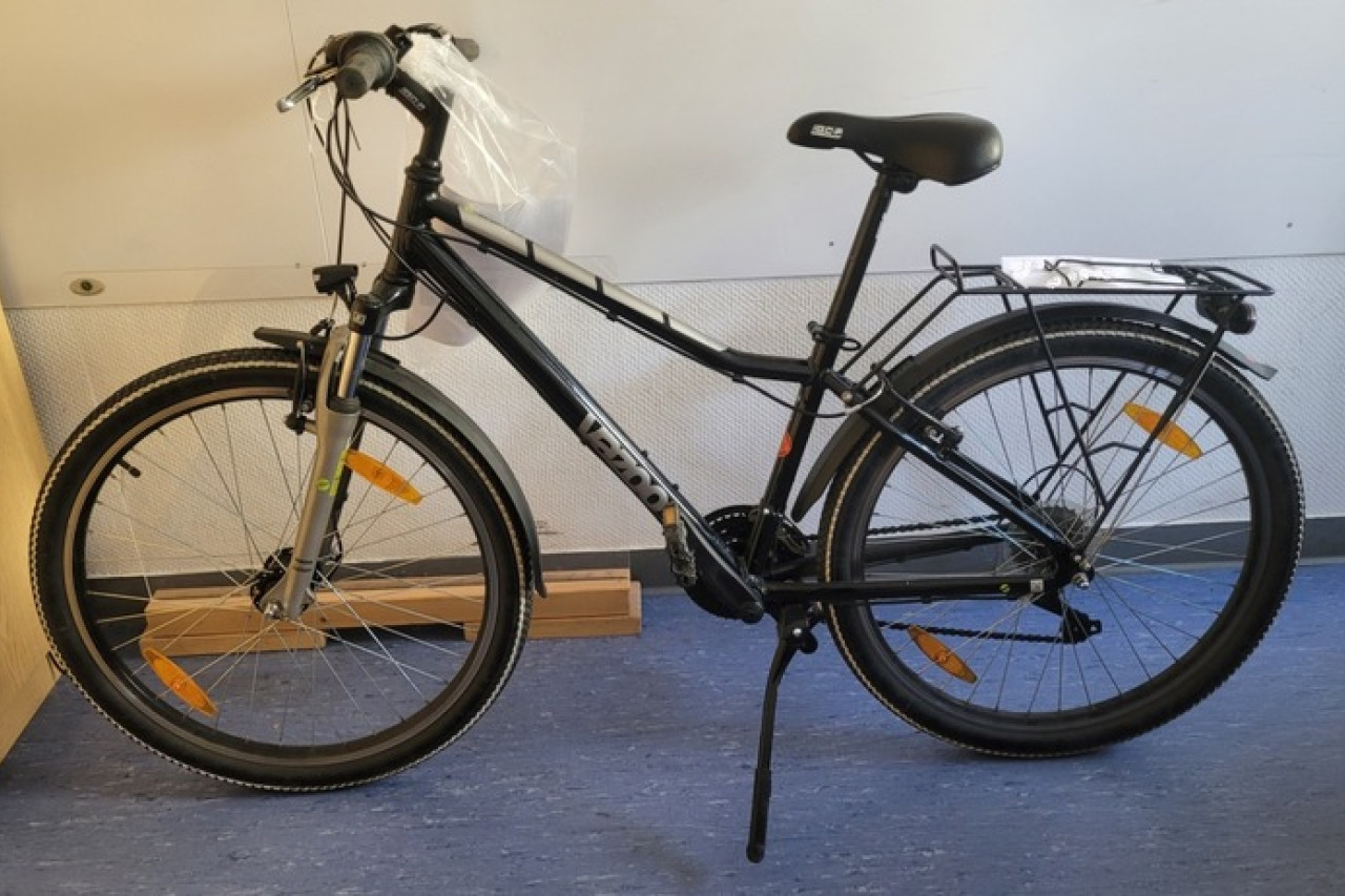 Messerangriff in Friedberg: Täter mit Fahrrad geflüchtet – Zeugen gesucht!