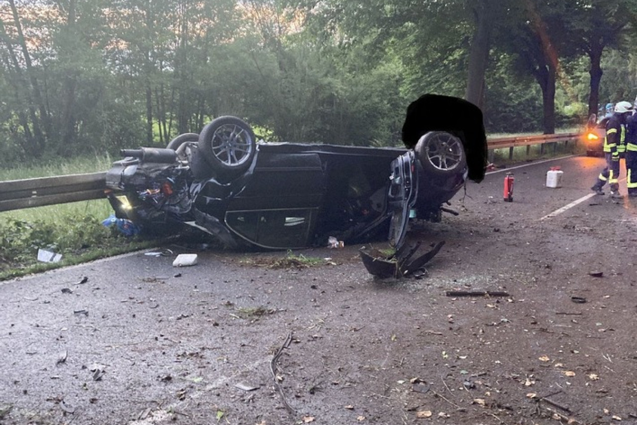 Schockunfall in Gittersdorf: 21-Jähriger überschlägt sich mit BMW!