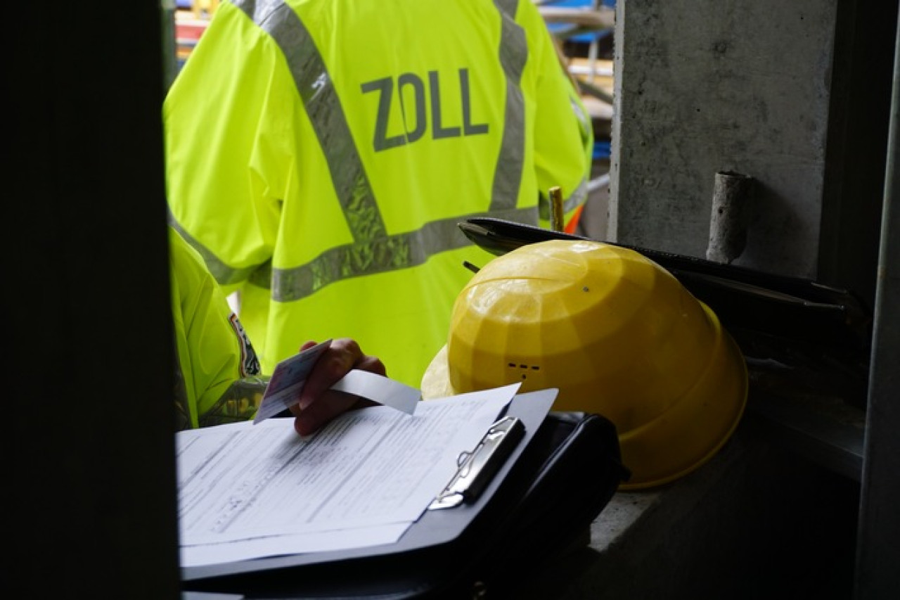 Zoll kontrolliert Großbaustelle: Soziale Sicherheit auf dem Prüfstand!