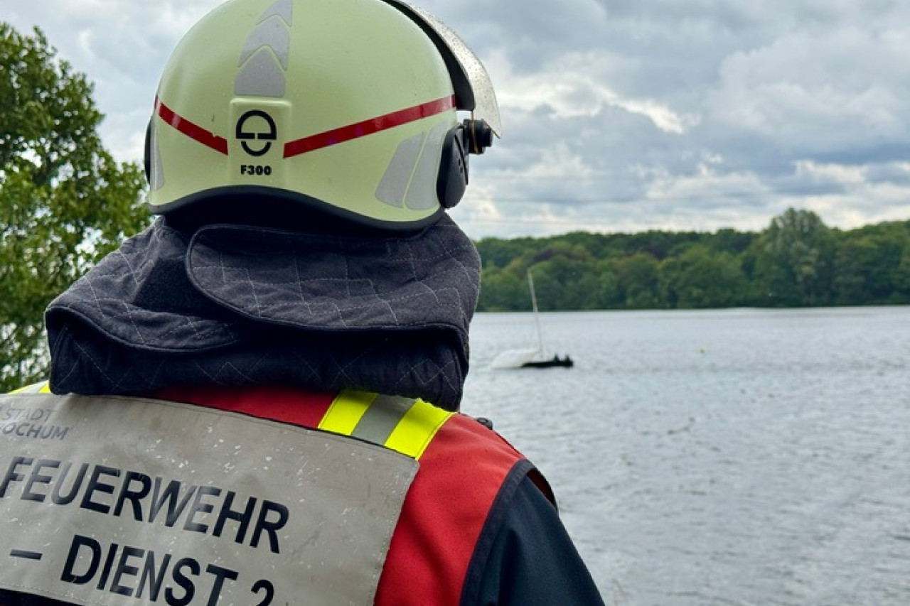 Großer Feuerwehreinsatz am Kemnader See: Segelboot gekentert!