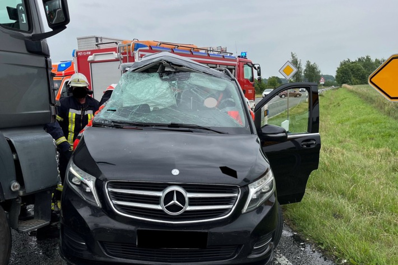 Mutter und Baby nach schwerem Unfall in Petershagen in Lebensgefahr!