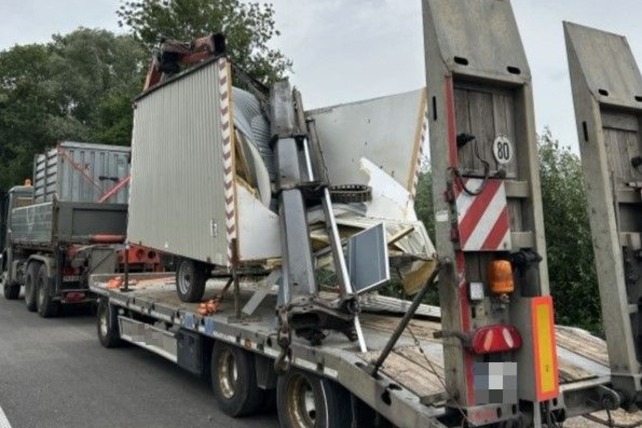 Lkw bleibt an Brücke hängen – 100.000 Euro Schaden in Gelnhausen!
