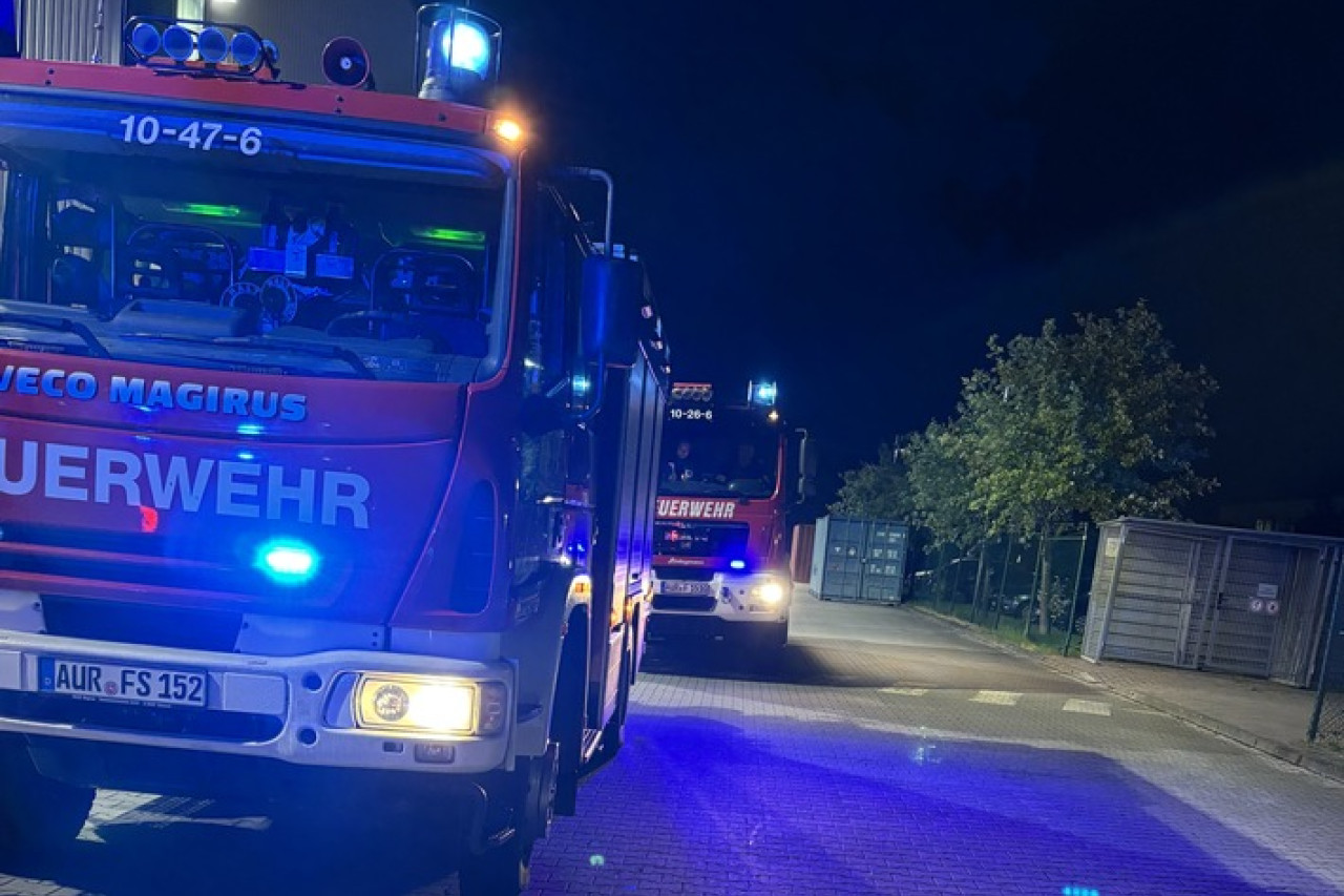 Doppelter Feueralarm in Aurich: Feuerwehr im nächtlichen Einsatz!
