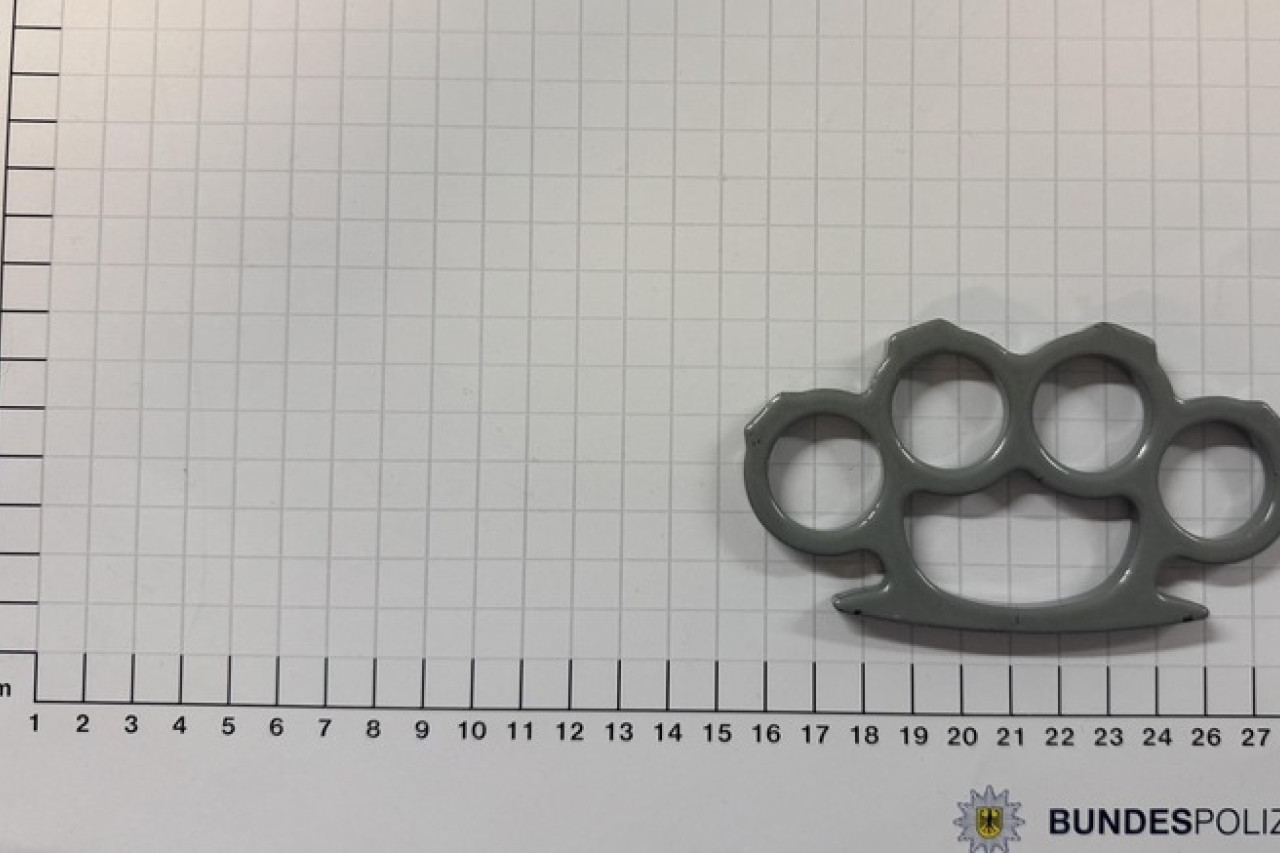 Jugendlicher mit Schlagring: Bundespolizei überführt Waffensünder in Gelsenkirchen!