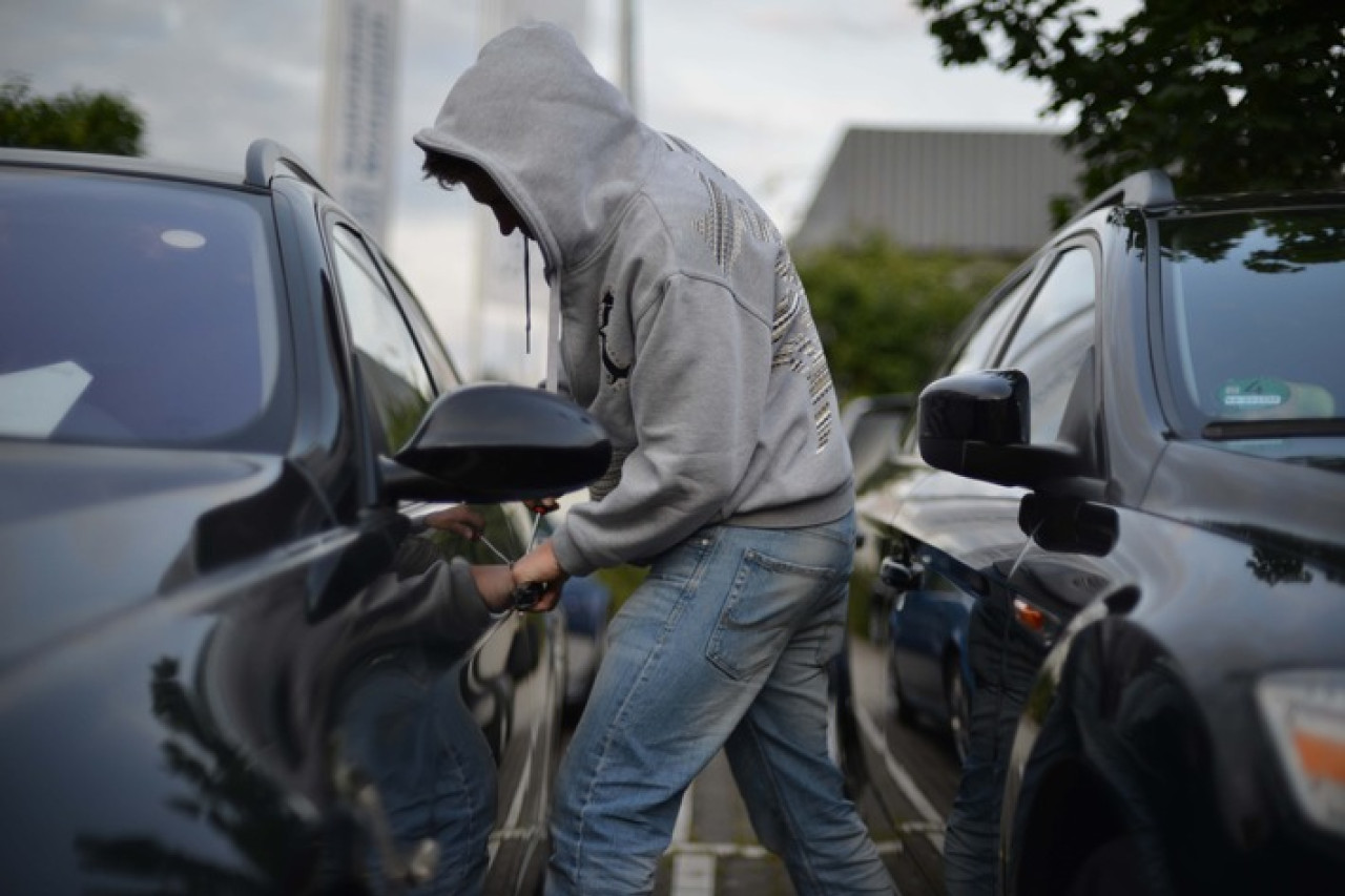 Autoeinbrüche in Langenfeld: Polizei sucht Zeugen!