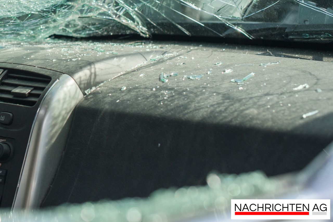 Schwerer Unfall in Bremen-Farge: Fahrer in Klinik, Feuerwehr im Dauereinsatz!